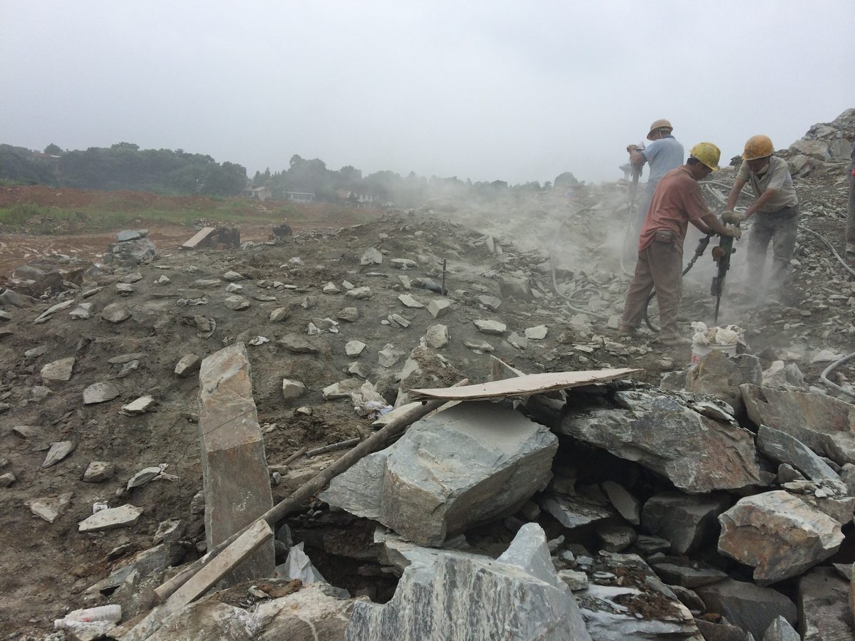 巖石爆破劑:無聲破碎巖石,混凝土